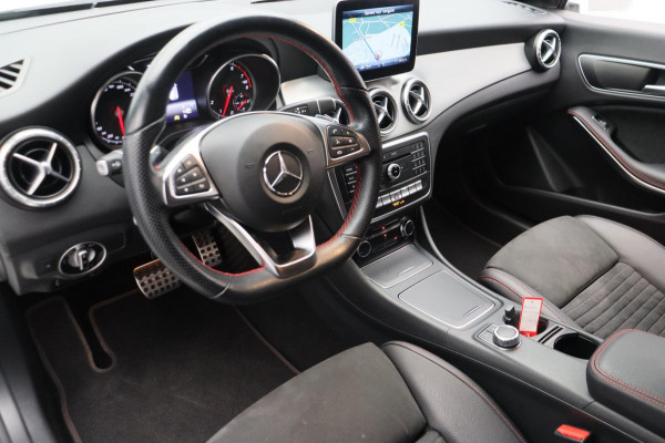 Mercedes-Benz CLA-Klasse Shooting Brake 180 Business Solution AMG Alcantara Camera Origineel NL