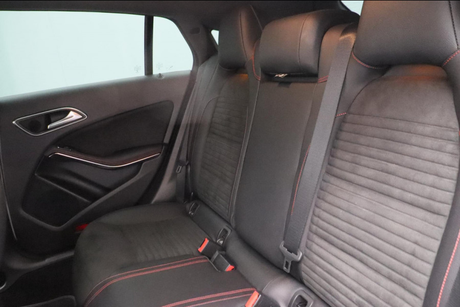 Mercedes-Benz CLA-Klasse Shooting Brake 180 Business Solution AMG Alcantara Camera Origineel NL