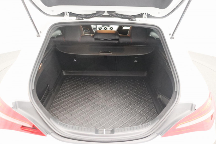 Mercedes-Benz CLA-Klasse Shooting Brake 180 Business Solution AMG Alcantara Camera Origineel NL