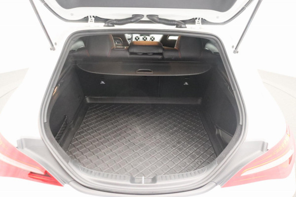 Mercedes-Benz CLA-Klasse Shooting Brake 180 Business Solution AMG Alcantara Camera Origineel NL