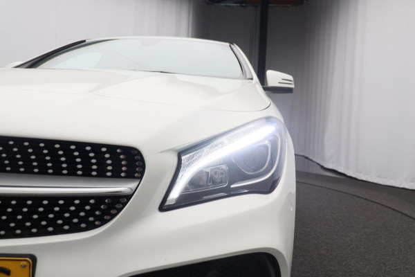 Mercedes-Benz CLA-Klasse Shooting Brake 180 Business Solution AMG Alcantara Camera Origineel NL