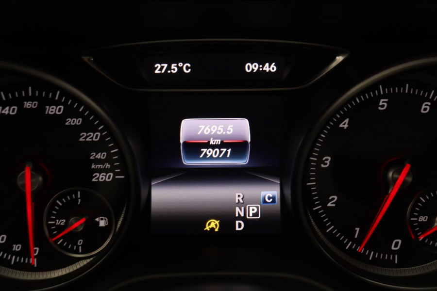 Mercedes-Benz CLA-Klasse Shooting Brake 180 Business Solution AMG Alcantara Camera Origineel NL