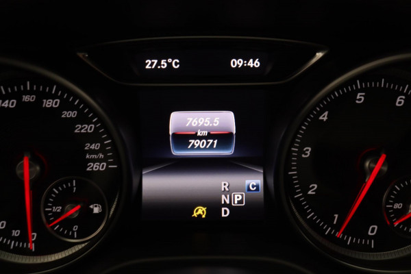 Mercedes-Benz CLA-Klasse Shooting Brake 180 Business Solution AMG Alcantara Camera Origineel NL