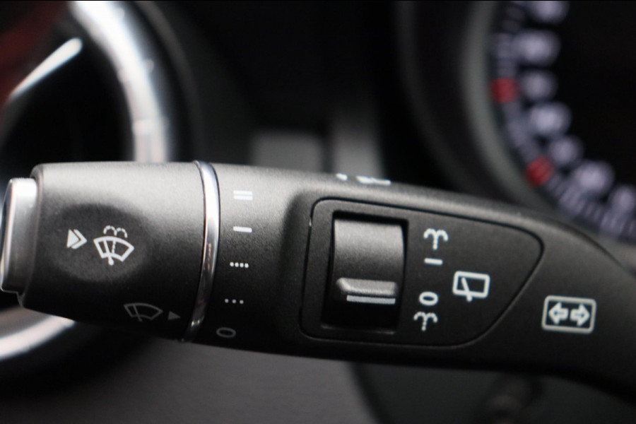 Mercedes-Benz CLA-Klasse Shooting Brake 180 Business Solution AMG Alcantara Camera Origineel NL