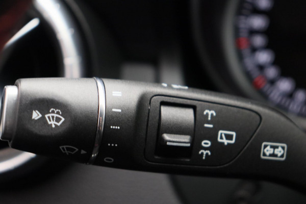 Mercedes-Benz CLA-Klasse Shooting Brake 180 Business Solution AMG Alcantara Camera Origineel NL