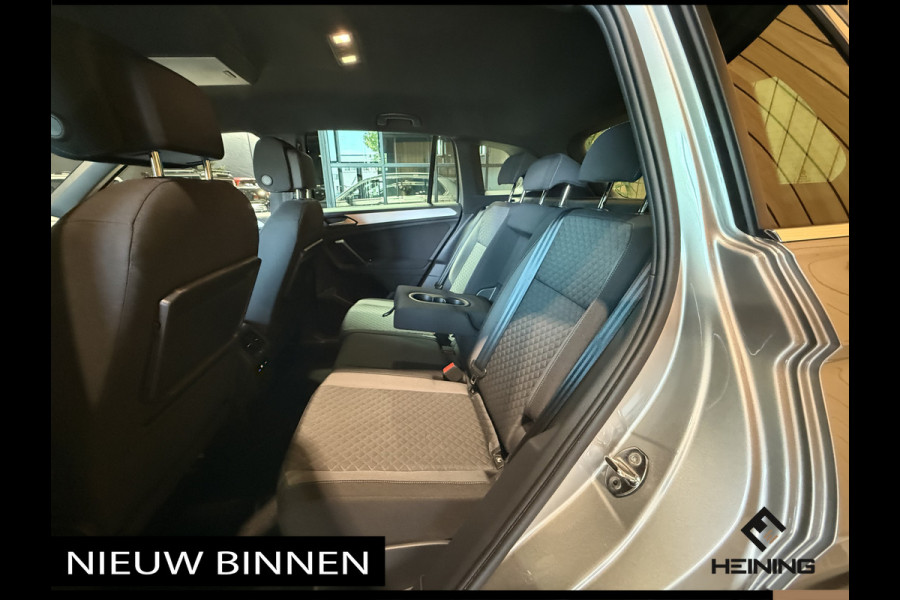 Volkswagen Tiguan 1.5 TSI ACT Comfortline Business R-Line. Navi. Apple-carplay. Trekhaak. Hollandse auto met NAP
