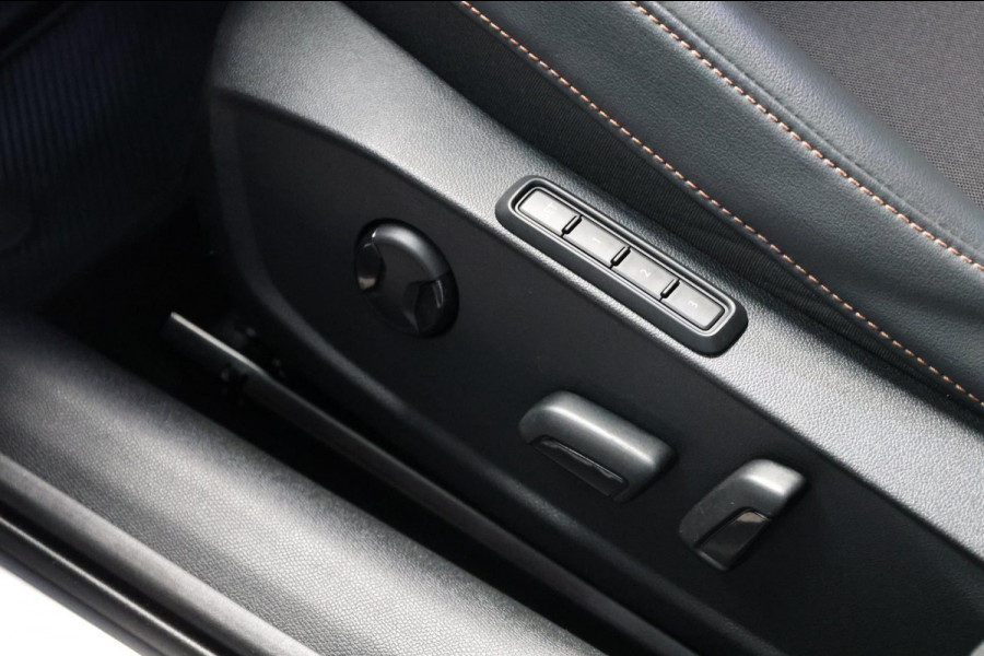 CUPRA Leon 2.0 TSI VZ 300+PK LED/VIRTUAL/SFEER/PANO/HALF LEER+S.VERWARMING/19"/CAM/ACC/ECC/12 MDN GARANTIE!