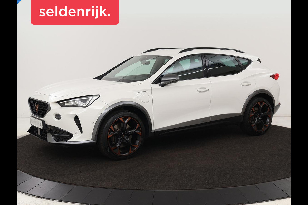 CUPRA Formentor 1.4 e-Hybrid VZ | 245pk | Stoel & stuurverwarming | Trekhaak | 360 camera | Carplay | Adaptive cruise | Navigatie | Sfeerverlichting | Full LED | Keyless | PHEV CUPRA Formentor 1.4 e-Hybrid VZ | 245pk | Stoel & stuurverwarming | Trekhaak | 360 camera | Carplay | Adaptive cruise | Navigatie | Sfeerverlichting | Full LED | Keyless | PHEV