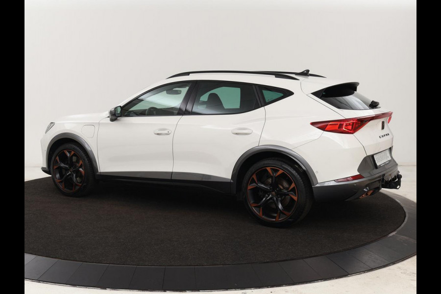 CUPRA Formentor 1.4 e-Hybrid VZ | 245pk | Stoel & stuurverwarming | Trekhaak | 360 camera | Carplay | Adaptive cruise | Navigatie | Sfeerverlichting | Full LED | Keyless | PHEV
