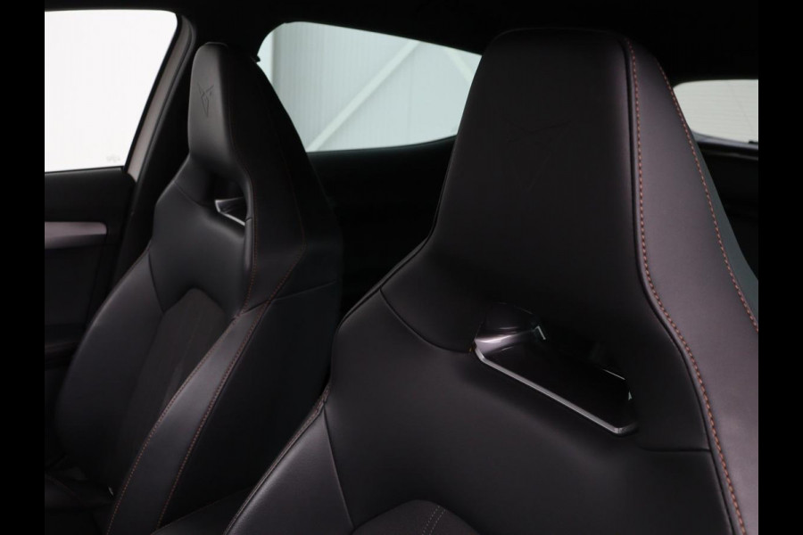 CUPRA Formentor 1.4 e-Hybrid VZ | 245pk | Stoel & stuurverwarming | Trekhaak | 360 camera | Carplay | Adaptive cruise | Navigatie | Sfeerverlichting | Full LED | Keyless | PHEV