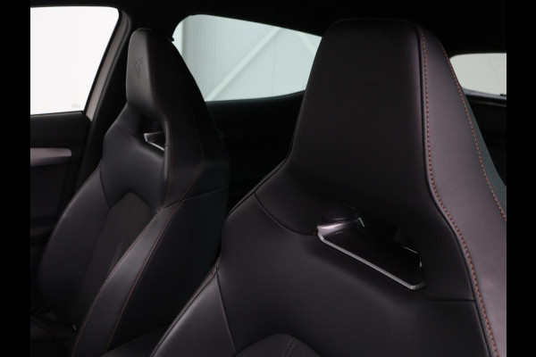 CUPRA Formentor 1.4 e-Hybrid VZ | 245pk | Stoel & stuurverwarming | Trekhaak | 360 camera | Carplay | Adaptive cruise | Navigatie | Sfeerverlichting | Full LED | Keyless | PHEV
