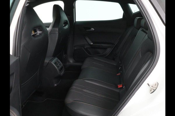 CUPRA Formentor 1.4 e-Hybrid VZ | 245pk | Stoel & stuurverwarming | Trekhaak | 360 camera | Carplay | Adaptive cruise | Navigatie | Sfeerverlichting | Full LED | Keyless | PHEV