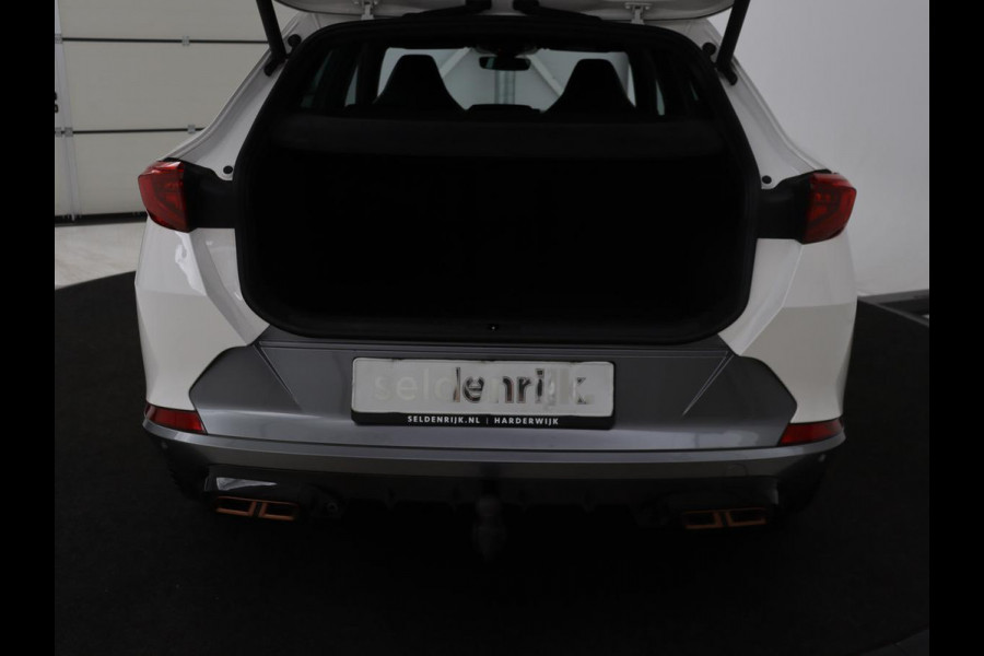 CUPRA Formentor 1.4 e-Hybrid VZ | 245pk | Stoel & stuurverwarming | Trekhaak | 360 camera | Carplay | Adaptive cruise | Navigatie | Sfeerverlichting | Full LED | Keyless | PHEV