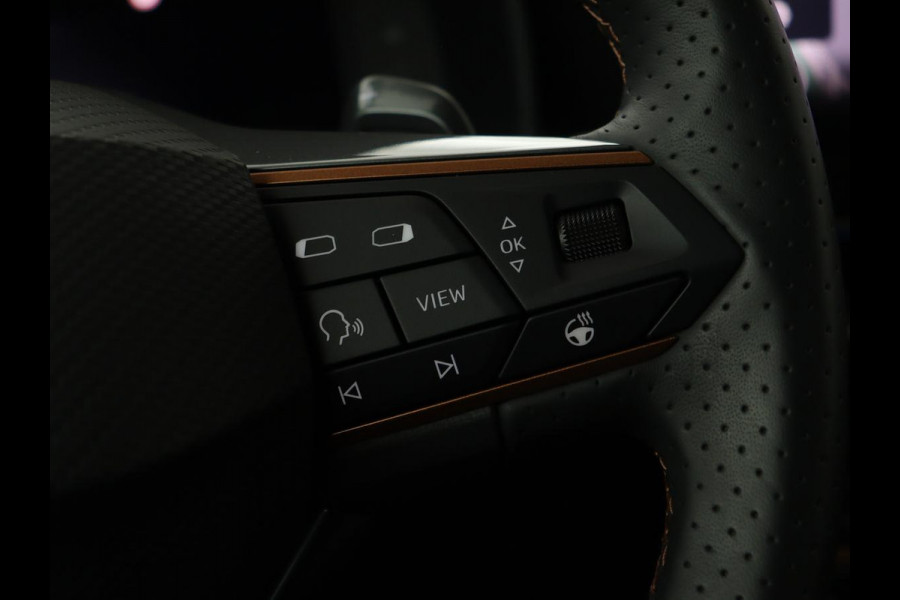 CUPRA Formentor 1.4 e-Hybrid VZ | 245pk | Stoel & stuurverwarming | Trekhaak | 360 camera | Carplay | Adaptive cruise | Navigatie | Sfeerverlichting | Full LED | Keyless | PHEV