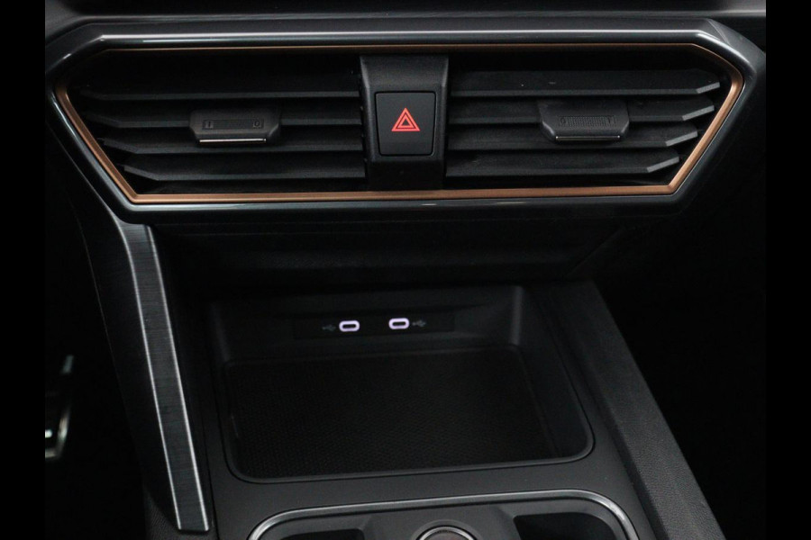 CUPRA Formentor 1.4 e-Hybrid VZ | 245pk | Stoel & stuurverwarming | Trekhaak | 360 camera | Carplay | Adaptive cruise | Navigatie | Sfeerverlichting | Full LED | Keyless | PHEV