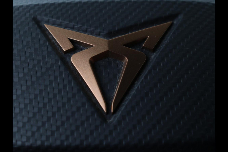 CUPRA Formentor 1.4 e-Hybrid VZ | 245pk | Stoel & stuurverwarming | Trekhaak | 360 camera | Carplay | Adaptive cruise | Navigatie | Sfeerverlichting | Full LED | Keyless | PHEV