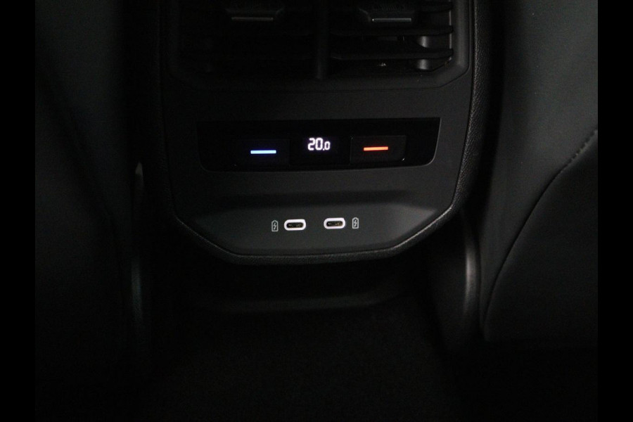 CUPRA Formentor 1.4 e-Hybrid VZ | 245pk | Stoel & stuurverwarming | Trekhaak | 360 camera | Carplay | Adaptive cruise | Navigatie | Sfeerverlichting | Full LED | Keyless | PHEV
