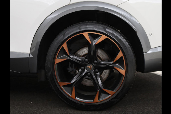 CUPRA Formentor 1.4 e-Hybrid VZ | 245pk | Stoel & stuurverwarming | Trekhaak | 360 camera | Carplay | Adaptive cruise | Navigatie | Sfeerverlichting | Full LED | Keyless | PHEV