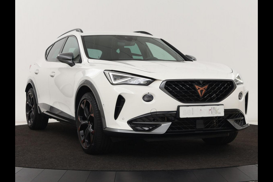CUPRA Formentor 1.4 e-Hybrid VZ | 245pk | Stoel & stuurverwarming | Trekhaak | 360 camera | Carplay | Adaptive cruise | Navigatie | Sfeerverlichting | Full LED | Keyless | PHEV