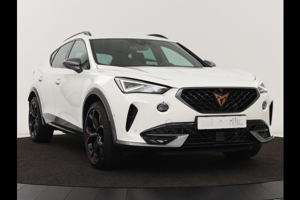 CUPRA Formentor 1.4 e-Hybrid VZ | 245pk | Stoel & stuurverwarming | Trekhaak | 360 camera | Carplay | Adaptive cruise | Navigatie | Sfeerverlichting | Full LED | Keyless | PHEV