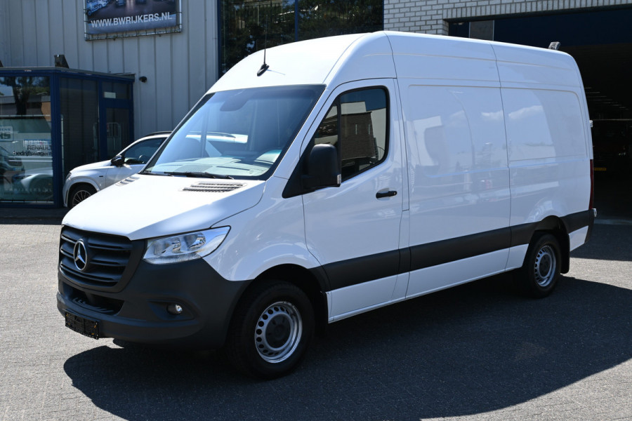Mercedes-Benz Sprinter 317 CDI L2H2 2800 kg trekhaak, MBUX navigatie met camera, Geveerde stoelen