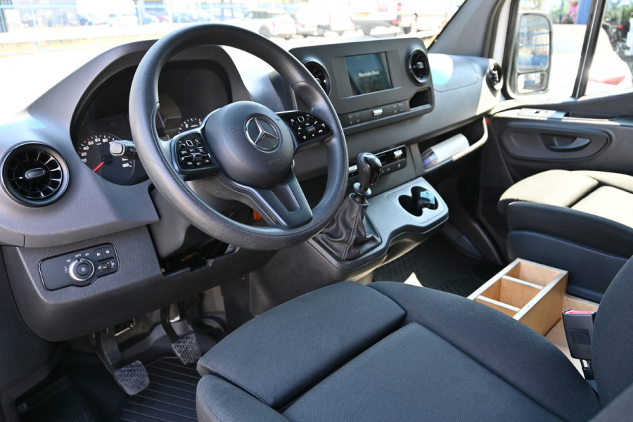 Mercedes-Benz Sprinter 317 CDI L2H2 2800 kg trekhaak, MBUX navigatie met camera, Geveerde stoelen