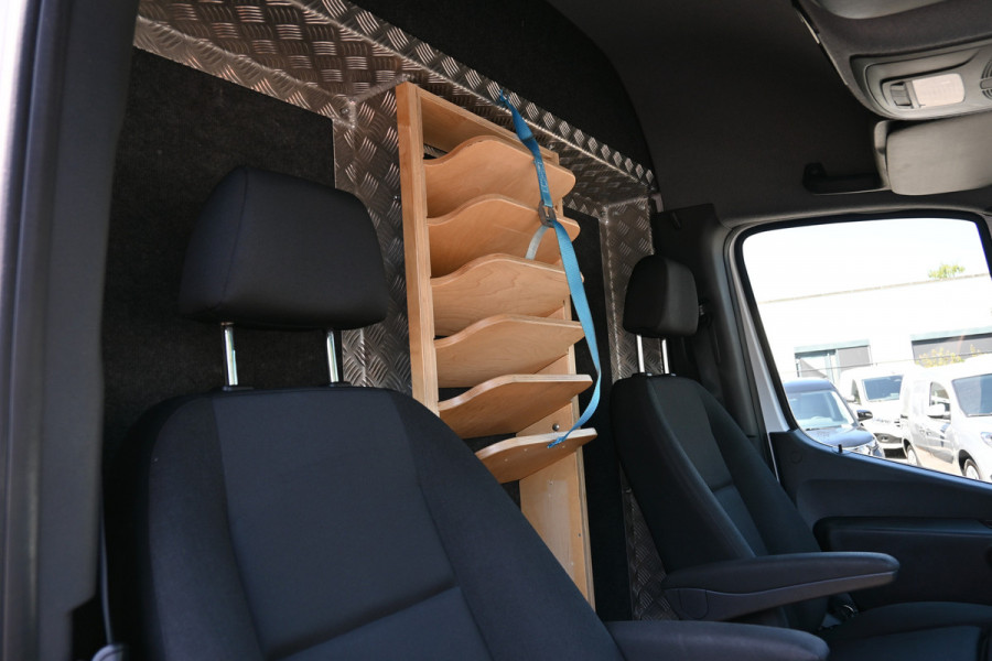 Mercedes-Benz Sprinter 317 CDI L2H2 2800 kg trekhaak, MBUX navigatie met camera, Geveerde stoelen