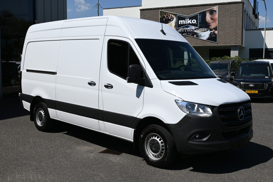 Mercedes-Benz Sprinter 317 CDI L2H2 2800 kg trekhaak, MBUX navigatie met camera, Geveerde stoelen