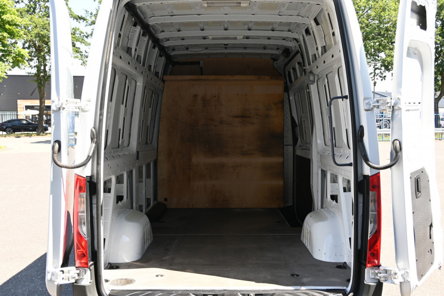 Mercedes-Benz Sprinter 317 CDI L2H2 2800 kg trekhaak, MBUX navigatie met camera, Geveerde stoelen
