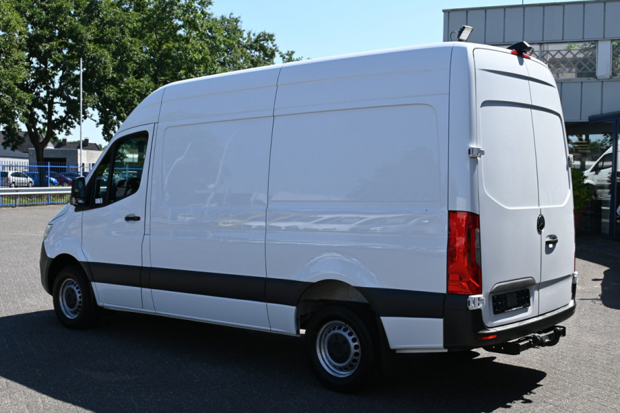 Mercedes-Benz Sprinter 317 CDI L2H2 2800 kg trekhaak, MBUX navigatie met camera, Geveerde stoelen