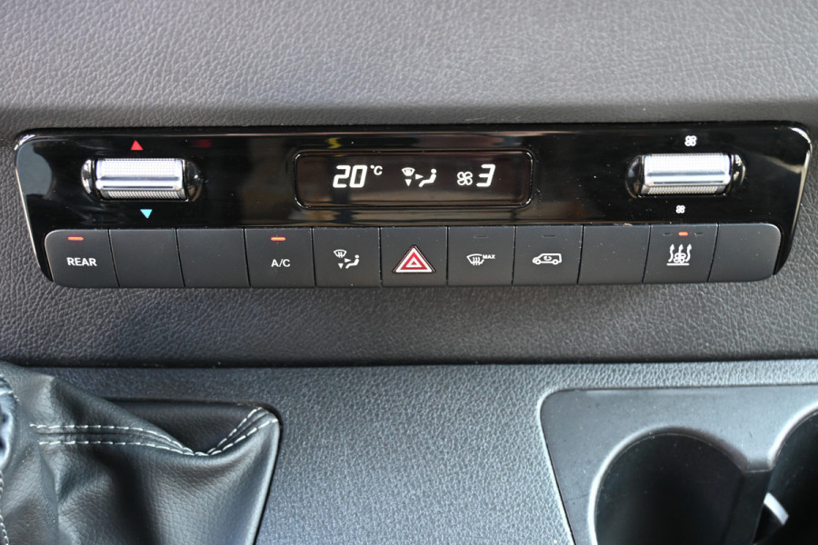 Mercedes-Benz Sprinter 317 CDI L2H2 2800 kg trekhaak, MBUX navigatie met camera, Geveerde stoelen