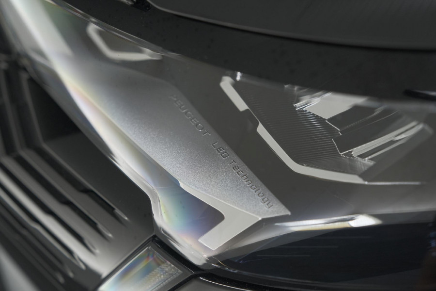 Peugeot 5008 PureTech 130 EAT8 Active Pack Business | 7 Zitplaatsen | Camera | Navigatie | Apple Carplay | Parkeersensoren