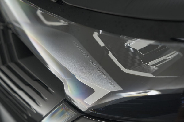Peugeot 5008 PureTech 130 EAT8 Active Pack Business | 7 Zitplaatsen | Camera | Navigatie | Apple Carplay | Parkeersensoren