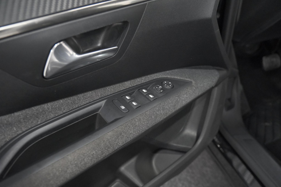 Peugeot 5008 PureTech 130 EAT8 Active Pack Business | 7 Zitplaatsen | Camera | Navigatie | Apple Carplay | Parkeersensoren