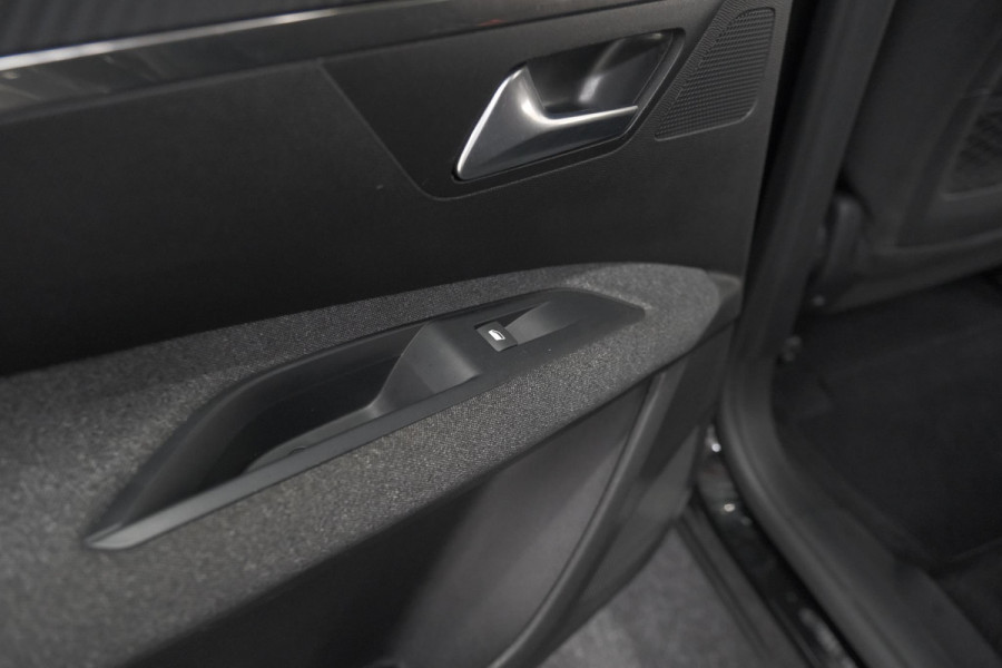 Peugeot 5008 PureTech 130 EAT8 Active Pack Business | 7 Zitplaatsen | Camera | Navigatie | Apple Carplay | Parkeersensoren