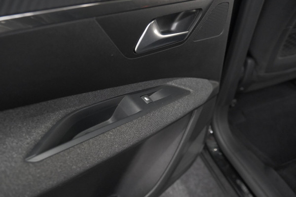 Peugeot 5008 PureTech 130 EAT8 Active Pack Business | 7 Zitplaatsen | Camera | Navigatie | Apple Carplay | Parkeersensoren