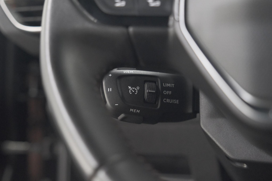 Peugeot 5008 PureTech 130 EAT8 Active Pack Business | 7 Zitplaatsen | Camera | Navigatie | Apple Carplay | Parkeersensoren