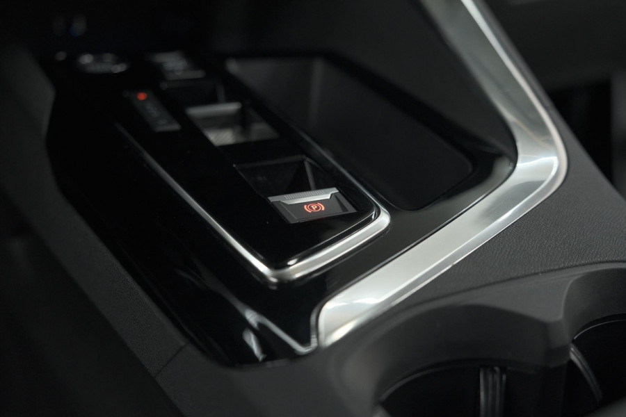 Peugeot 5008 PureTech 130 EAT8 Active Pack Business | 7 Zitplaatsen | Camera | Navigatie | Apple Carplay | Parkeersensoren