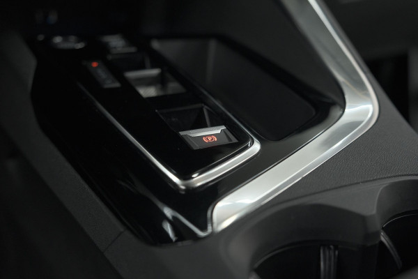 Peugeot 5008 PureTech 130 EAT8 Active Pack Business | 7 Zitplaatsen | Camera | Navigatie | Apple Carplay | Parkeersensoren