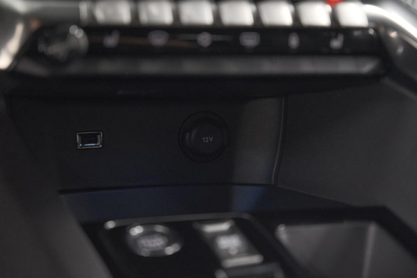 Peugeot 5008 PureTech 130 EAT8 Active Pack Business | 7 Zitplaatsen | Camera | Navigatie | Apple Carplay | Parkeersensoren