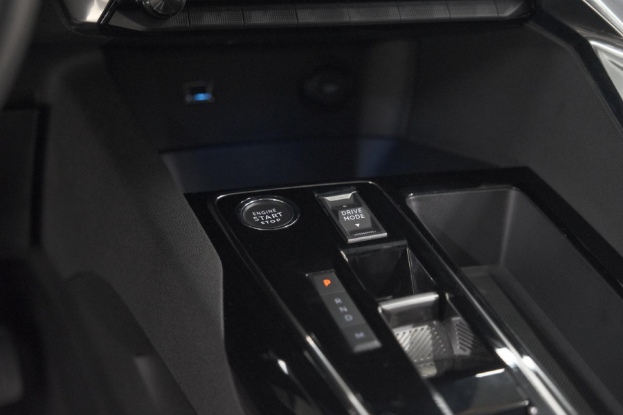 Peugeot 5008 PureTech 130 EAT8 Active Pack Business | 7 Zitplaatsen | Camera | Navigatie | Apple Carplay | Parkeersensoren