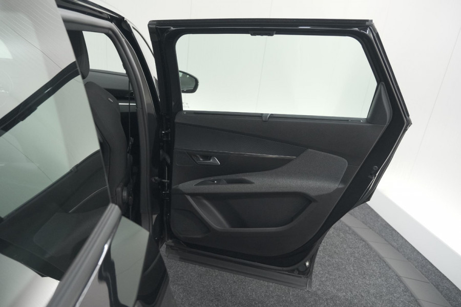 Peugeot 5008 PureTech 130 EAT8 Active Pack Business | 7 Zitplaatsen | Camera | Navigatie | Apple Carplay | Parkeersensoren