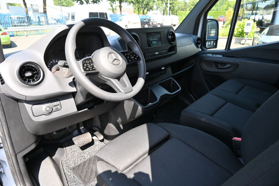 Mercedes-Benz Sprinter 317 CDI L3H2 RWD 3500 kg Trekhaak, MBUX navigatie en camera, Brake assyst, Etc.