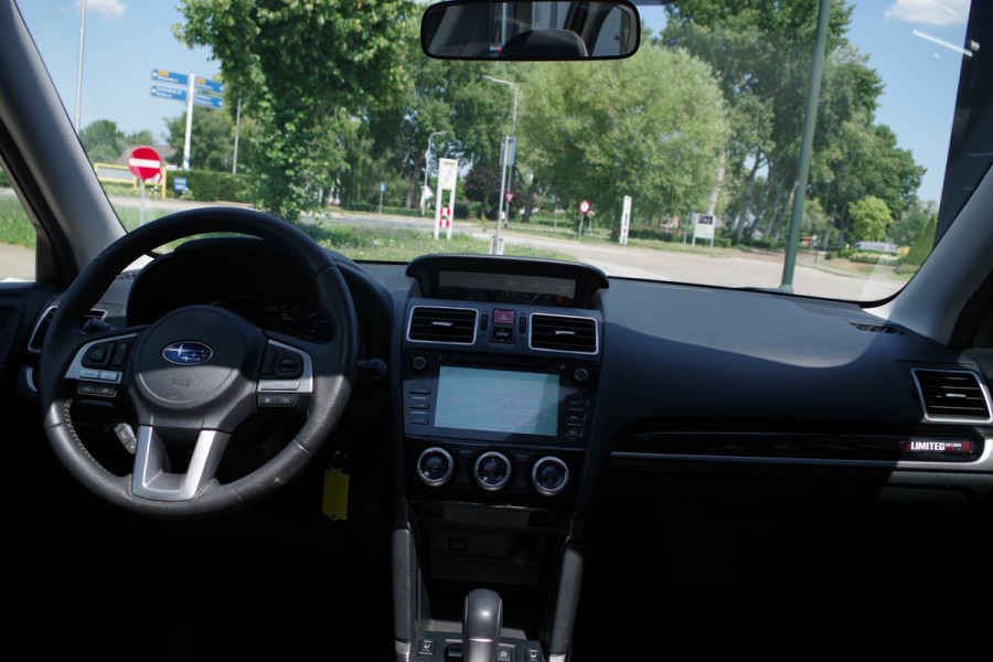Subaru Forester 2.0 Premium 150 PK automaat, Panoramadak, Trekhaak, Stoelverwarming