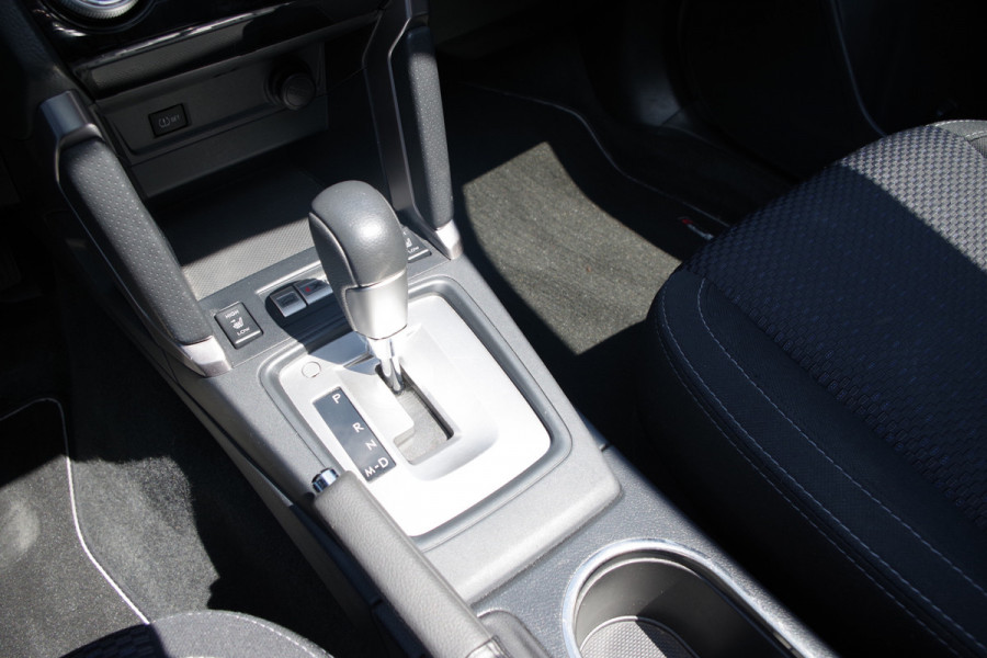 Subaru Forester 2.0 Premium 150 PK automaat, Panoramadak, Trekhaak, Stoelverwarming