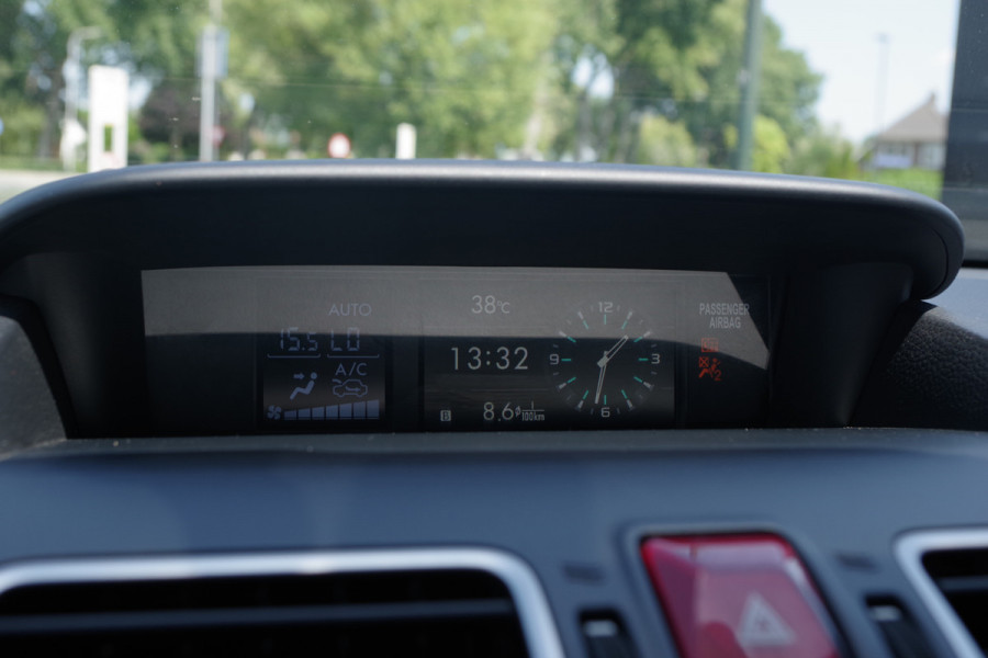 Subaru Forester 2.0 Premium 150 PK automaat, Panoramadak, Trekhaak, Stoelverwarming