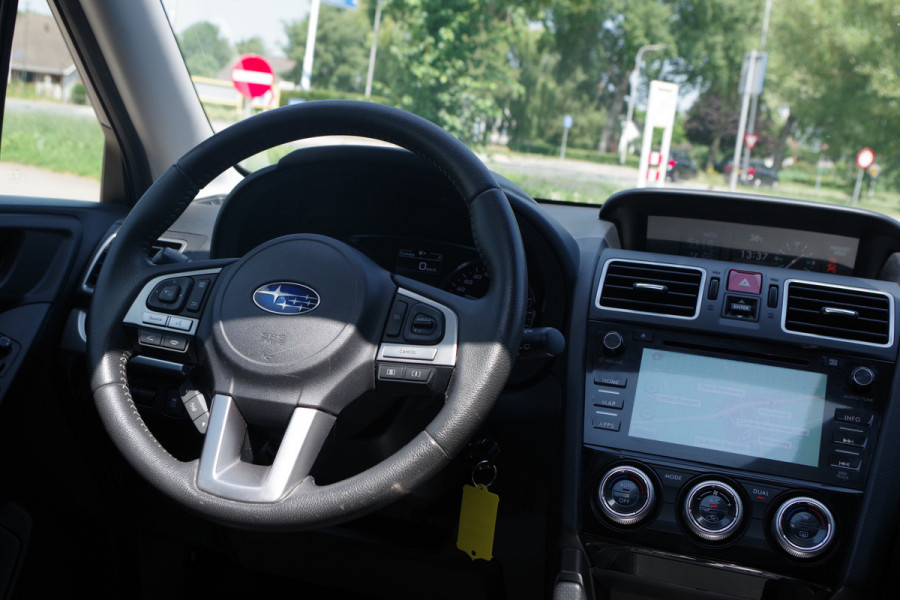 Subaru Forester 2.0 Premium 150 PK automaat, Panoramadak, Trekhaak, Stoelverwarming