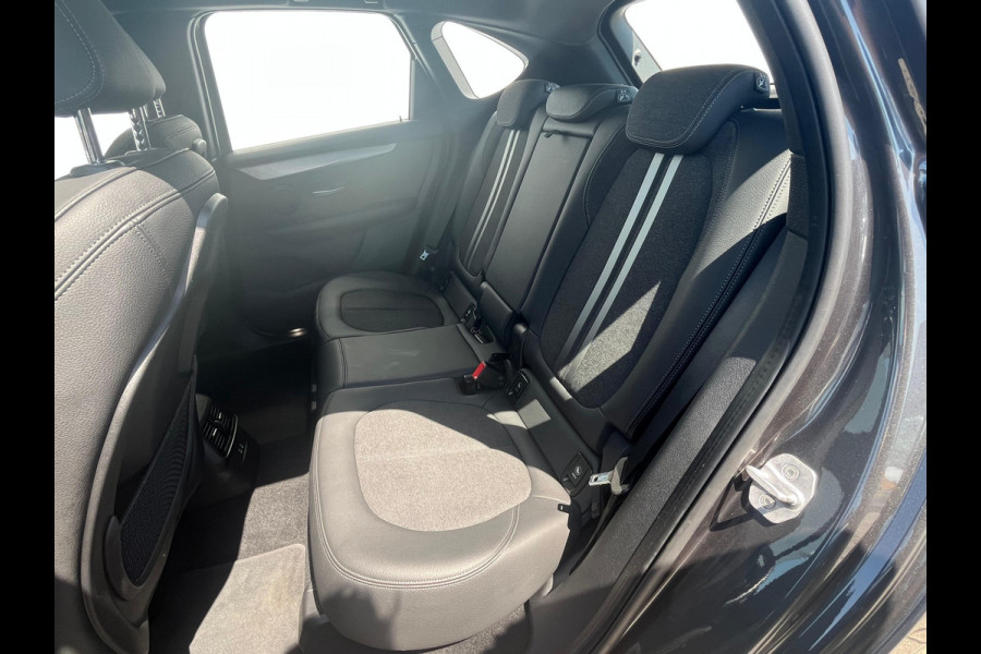BMW 2 Serie Active Tourer 218i Executive Edition NL AUTO | LEDER | NAVI | CAMERA