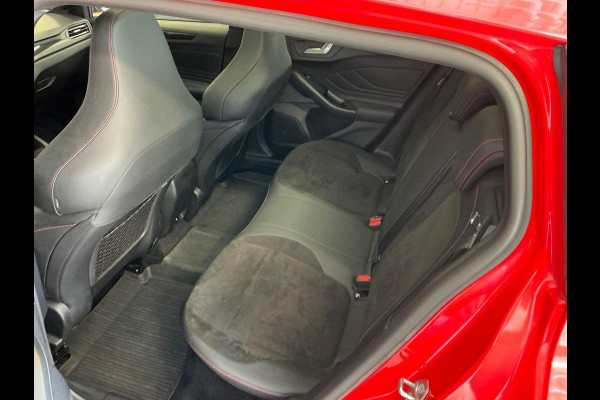 Ford FOCUS Wagon 2.3 EcoBoost ST-X Automaat 280pk! | Panoramadak | Afneembare trekhaak | Winter Pack | Standkachel | AGR-stoelen | Bang&Olufsen | Elektrische achterklep | Head up Display | Matrix LED