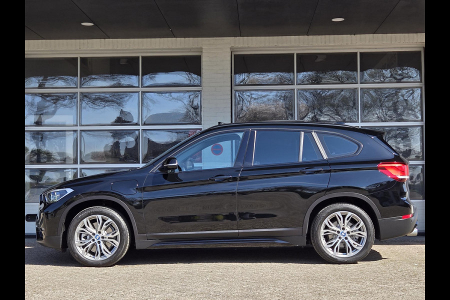 BMW X1 xDrive25e eDrive Sport Line | PANORAMA | SPORTSTOELEN | ELEKTR. ACHTERKLEP | CAMERA |